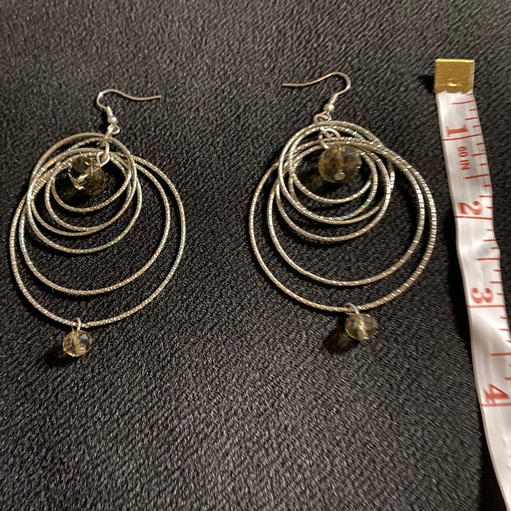 1 pair of Earrings 💕